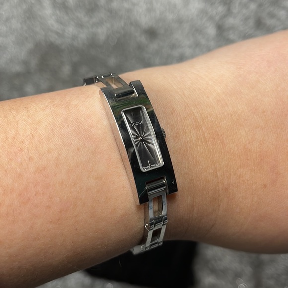 Gucci Watch 3900L Star burst EUC - Picture 6 of 11